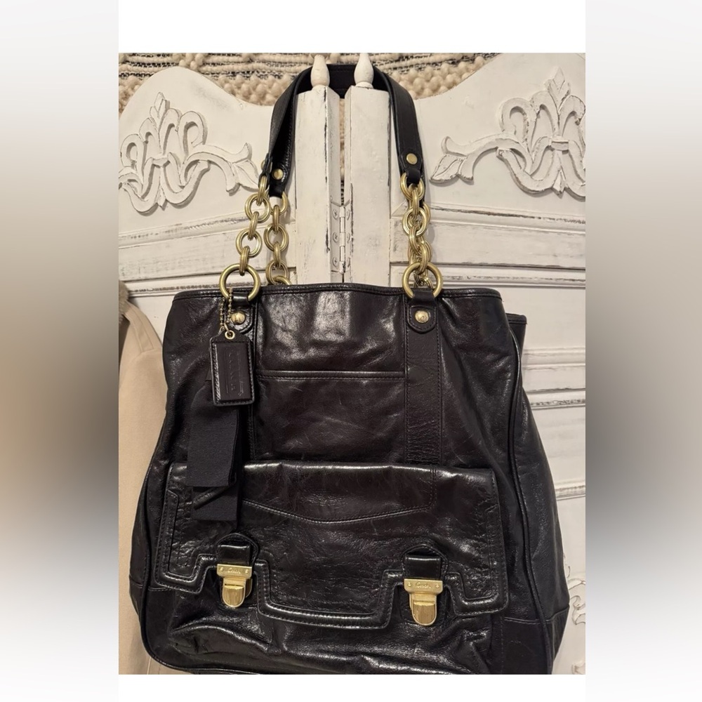 COACH 17924 Poppy Camelia
Black Patent Leather Tote
Shoulder Bag Brass Push Lock